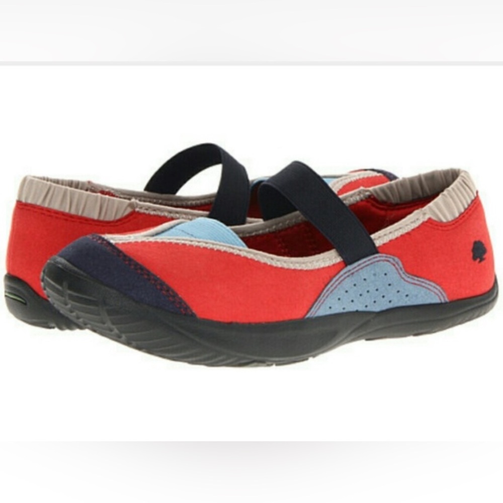EARTH KELSO SHOES     NEW IN BOX